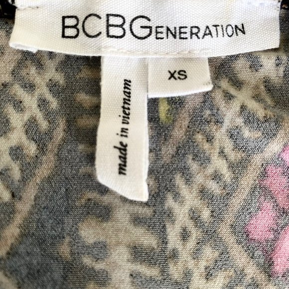 BCBG | BCBGeneration Multicolored Tribal Print V-Neck Romper with Pocket… - Picture 9 of 9